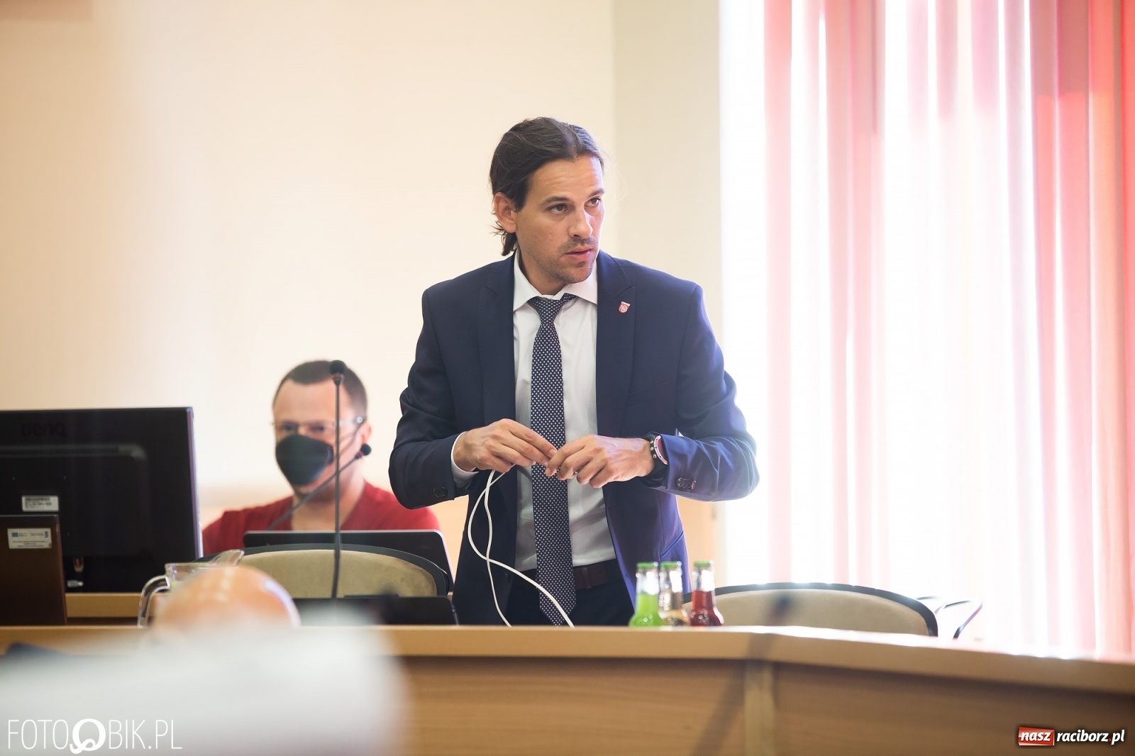 Zdjęcie w galerii na portalu naszraciborz.pl: Oddajcie nam nasz szpital rejonowy! Baner zawędrował na sesję  wiadomości z regionu