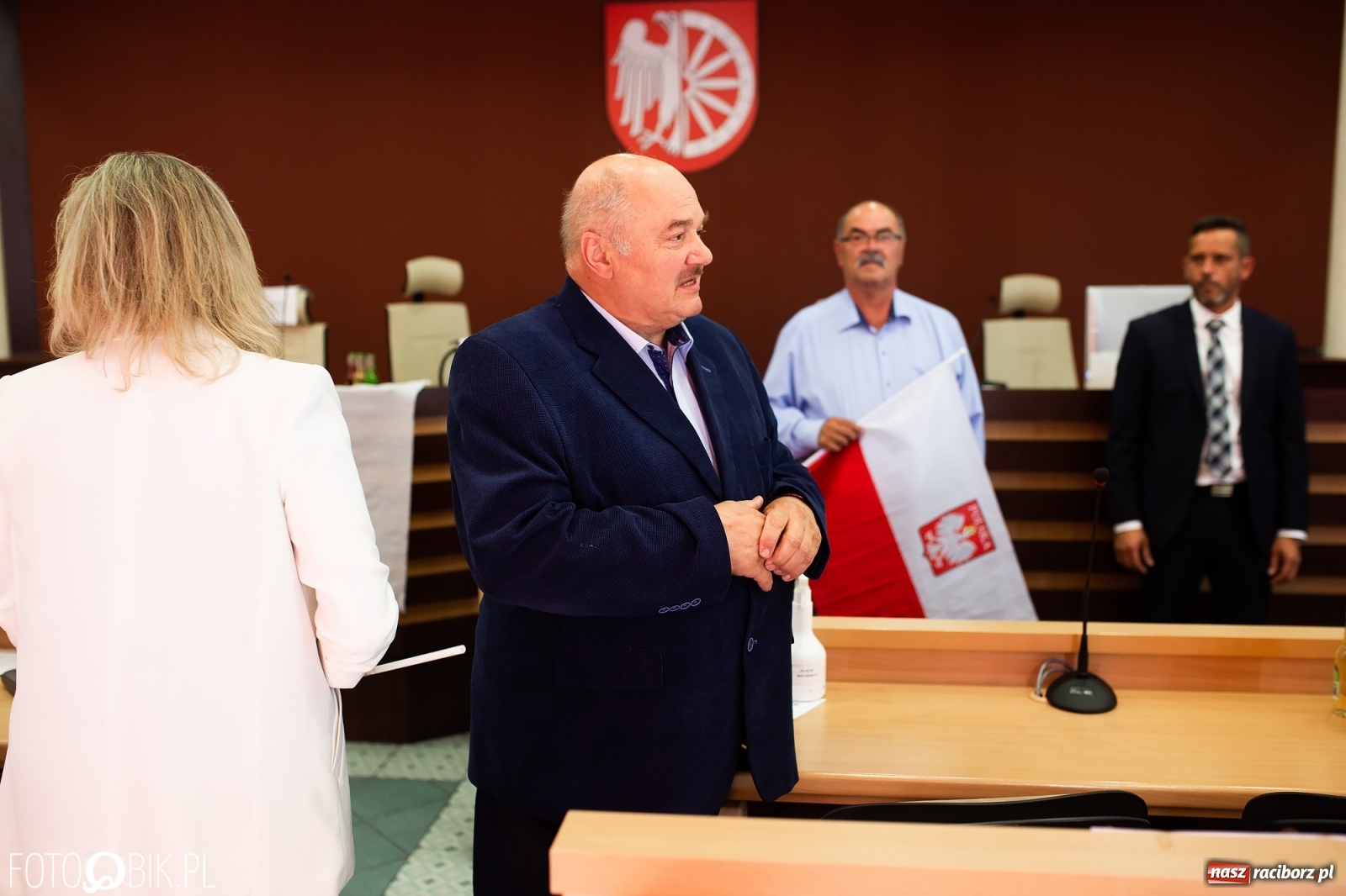 Zdjęcie w galerii na portalu naszraciborz.pl: Oddajcie nam nasz szpital rejonowy! Baner zawędrował na sesję  wiadomości z regionu