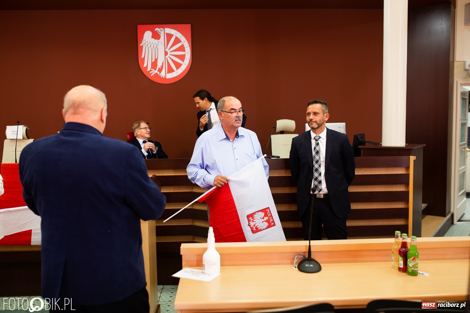 Zdjęcie w galerii na portalu naszraciborz.pl: Oddajcie nam nasz szpital rejonowy! Baner zawędrował na sesję  wiadomości z regionu