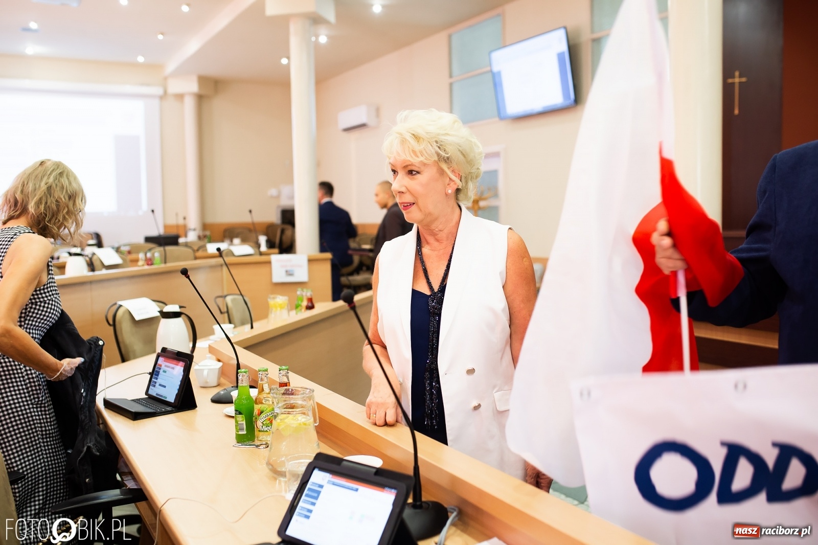 Zdjęcie w galerii na portalu naszraciborz.pl: Oddajcie nam nasz szpital rejonowy! Baner zawędrował na sesję  wiadomości z regionu