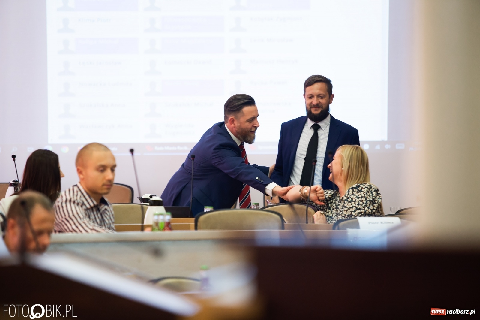 Zdjęcie w galerii na portalu naszraciborz.pl: Oddajcie nam nasz szpital rejonowy! Baner zawędrował na sesję  wiadomości z regionu