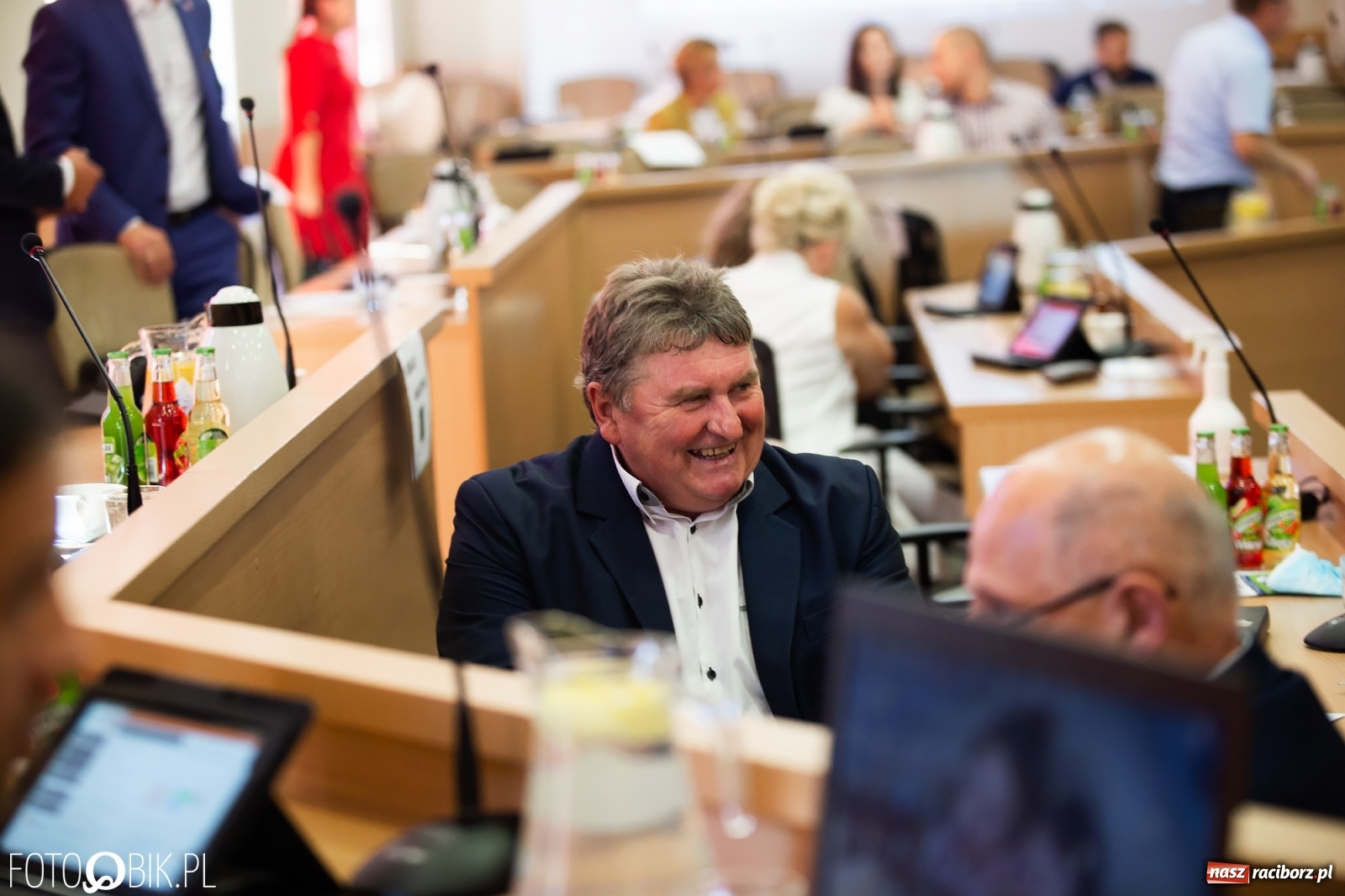 Zdjęcie w galerii na portalu naszraciborz.pl: Oddajcie nam nasz szpital rejonowy! Baner zawędrował na sesję  wiadomości z regionu