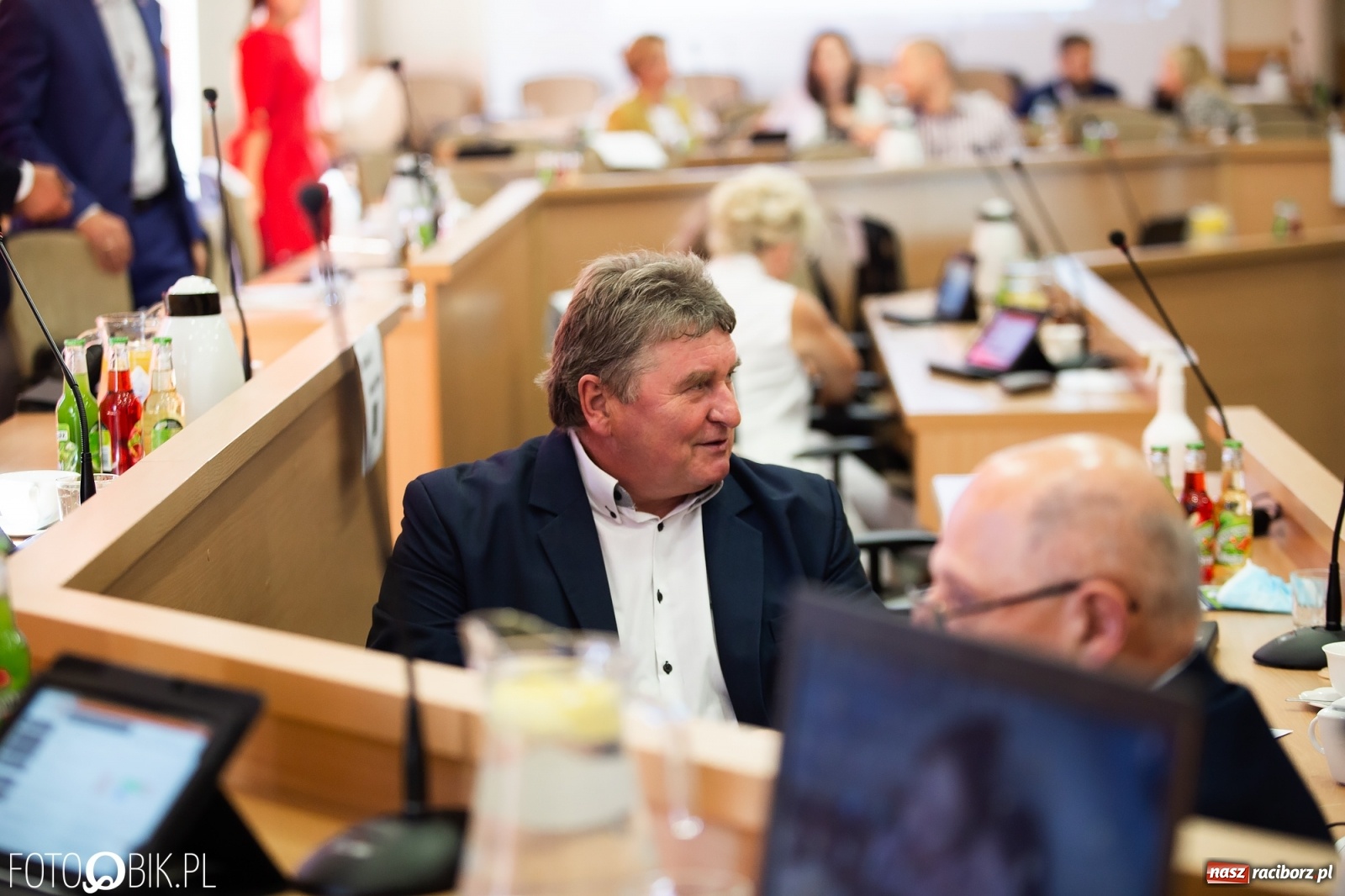 Zdjęcie w galerii na portalu naszraciborz.pl: Oddajcie nam nasz szpital rejonowy! Baner zawędrował na sesję  wiadomości z regionu