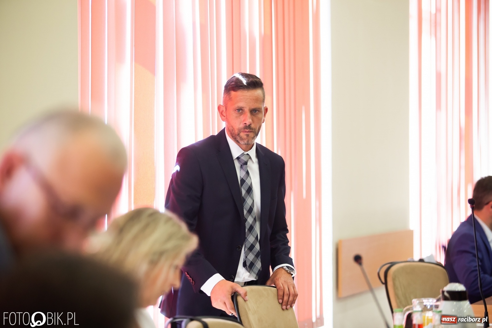 Zdjęcie w galerii na portalu naszraciborz.pl: Oddajcie nam nasz szpital rejonowy! Baner zawędrował na sesję  wiadomości z regionu