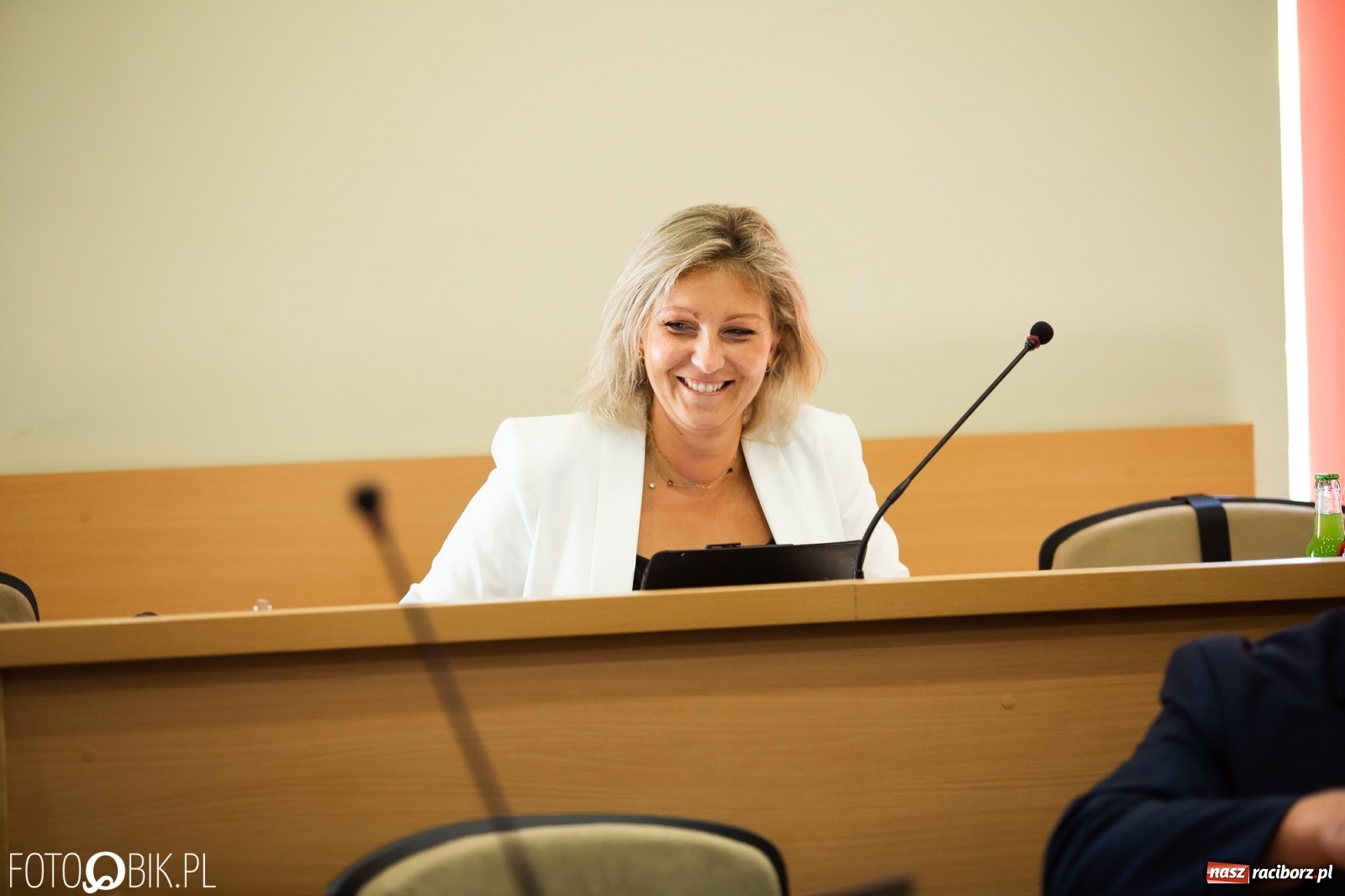 Zdjęcie w galerii na portalu naszraciborz.pl: Oddajcie nam nasz szpital rejonowy! Baner zawędrował na sesję  wiadomości z regionu