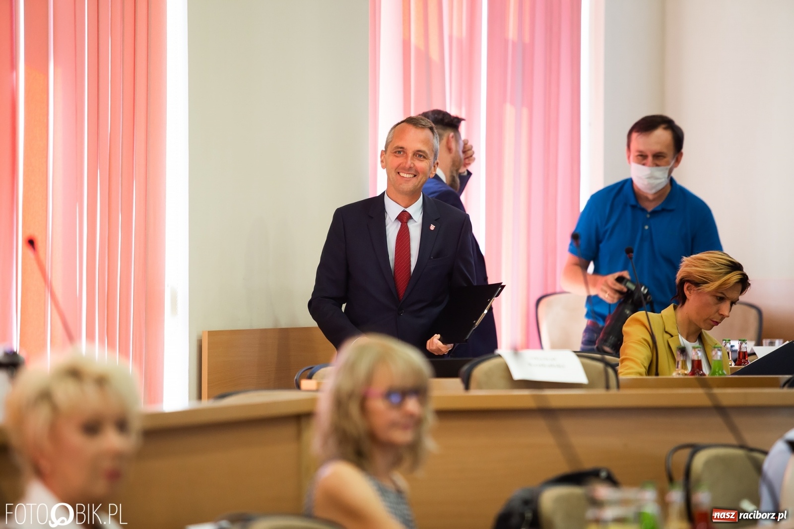 Zdjęcie w galerii na portalu naszraciborz.pl: Oddajcie nam nasz szpital rejonowy! Baner zawędrował na sesję  wiadomości z regionu