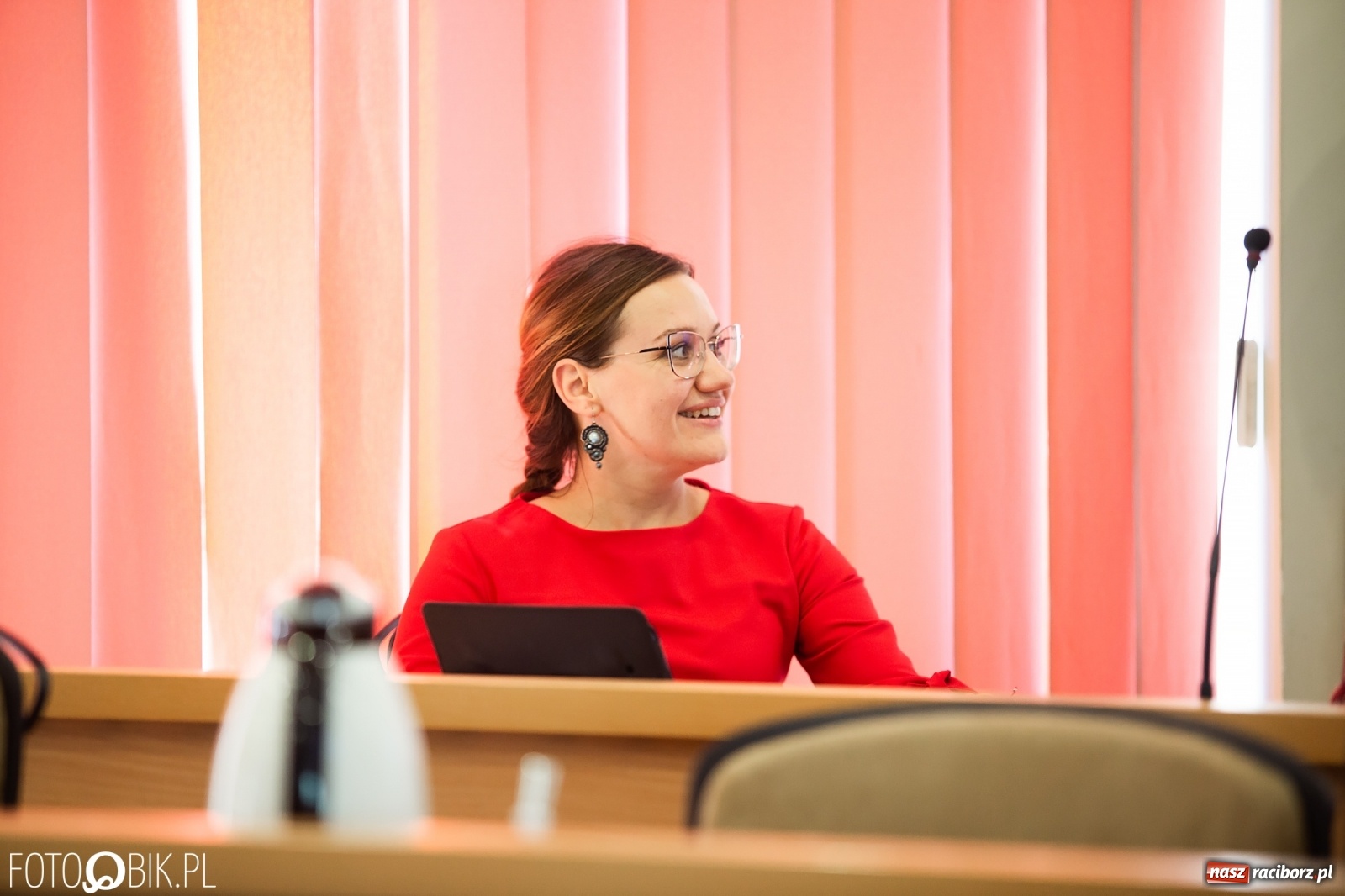 Zdjęcie w galerii na portalu naszraciborz.pl: Oddajcie nam nasz szpital rejonowy! Baner zawędrował na sesję  wiadomości z regionu