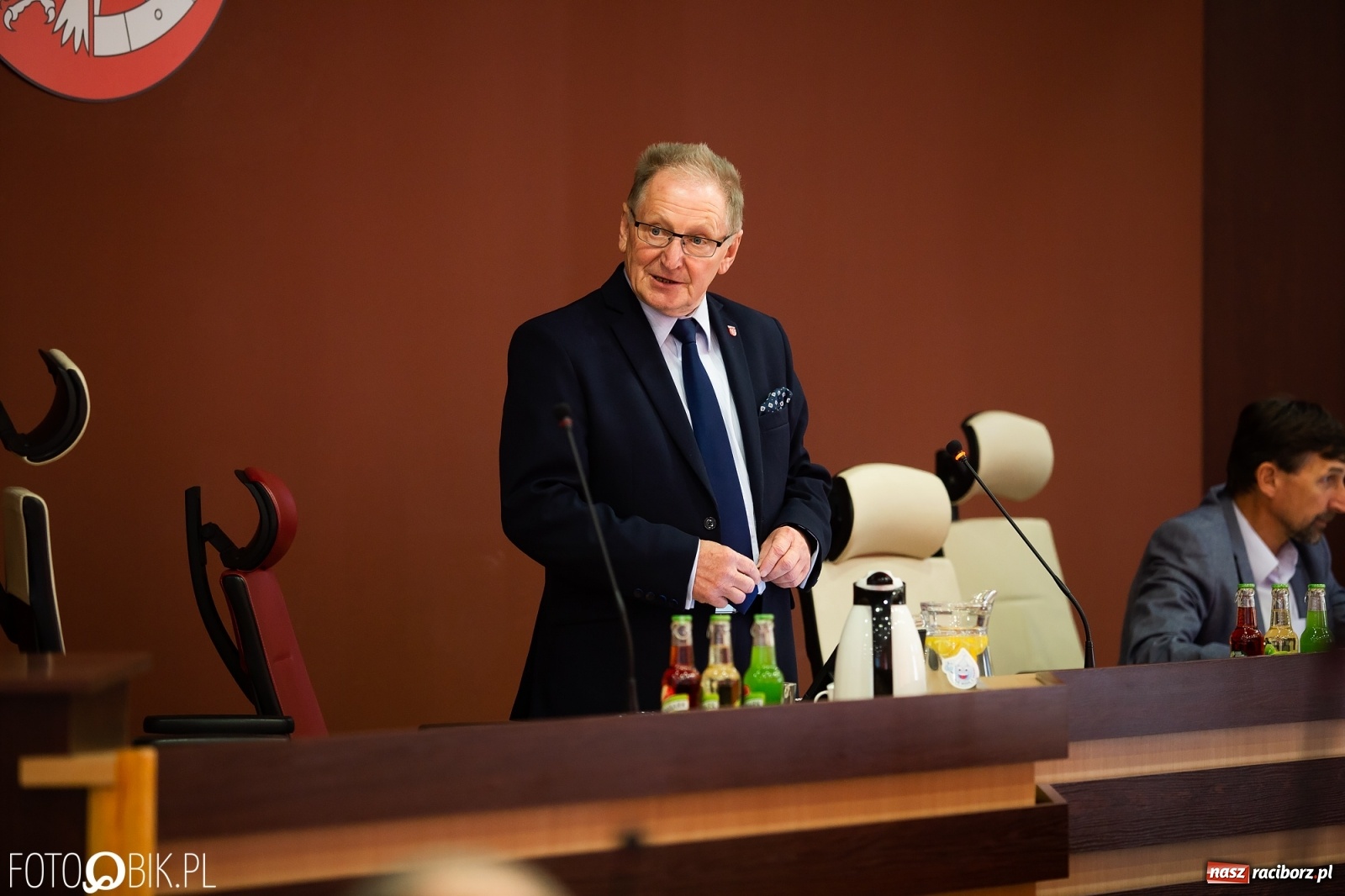 Zdjęcie w galerii na portalu naszraciborz.pl: Oddajcie nam nasz szpital rejonowy! Baner zawędrował na sesję  wiadomości z regionu