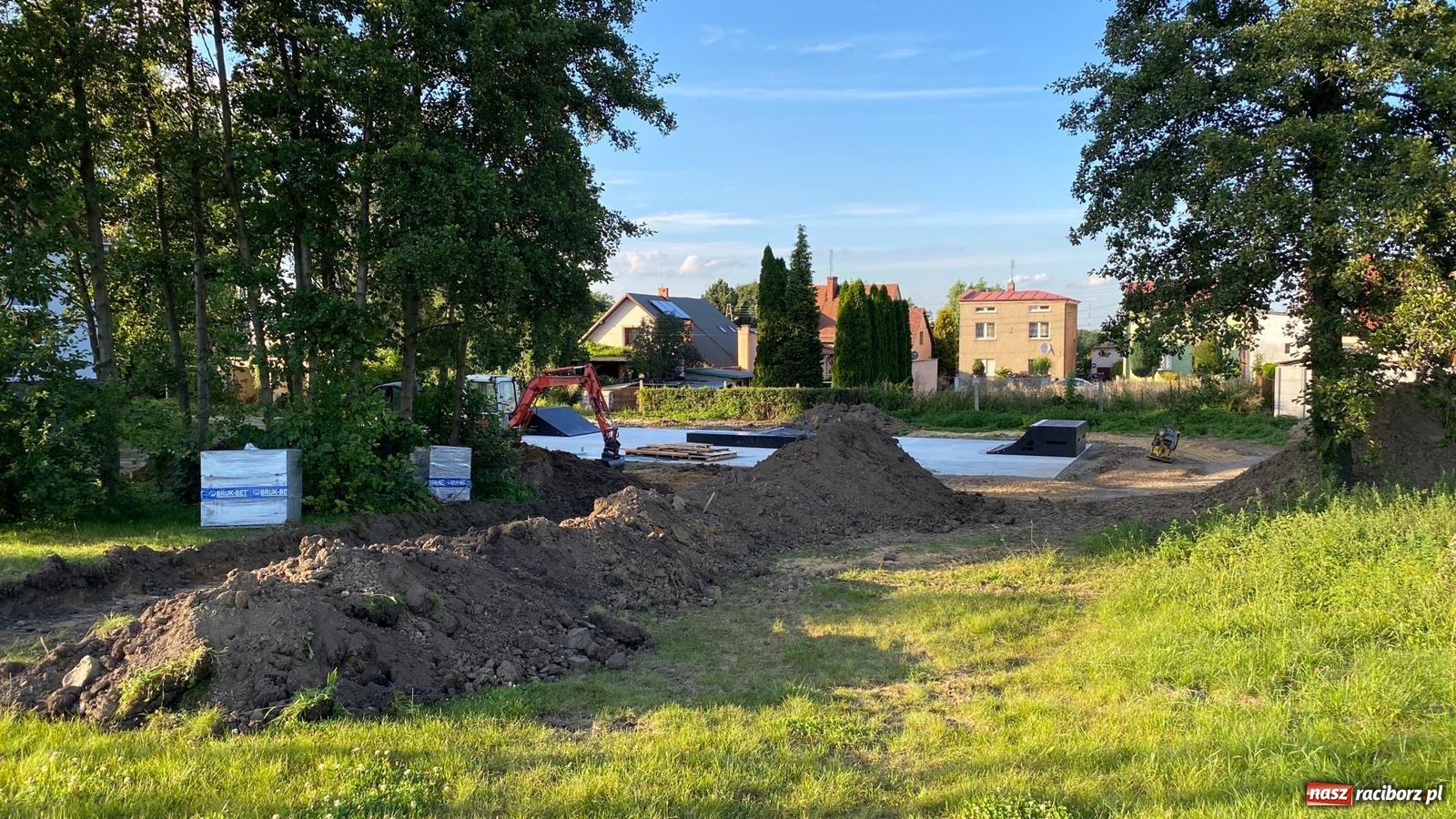 Zdjęcie w galerii na portalu naszraciborz.pl: W Krzanowicach powstaje skatepark i pumptrack [FOTO] wiadomości z regionu
