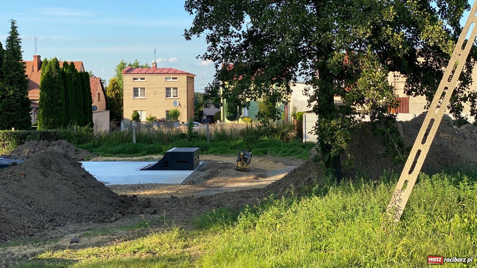 Zdjęcie w galerii na portalu naszraciborz.pl: W Krzanowicach powstaje skatepark i pumptrack [FOTO] wiadomości z regionu