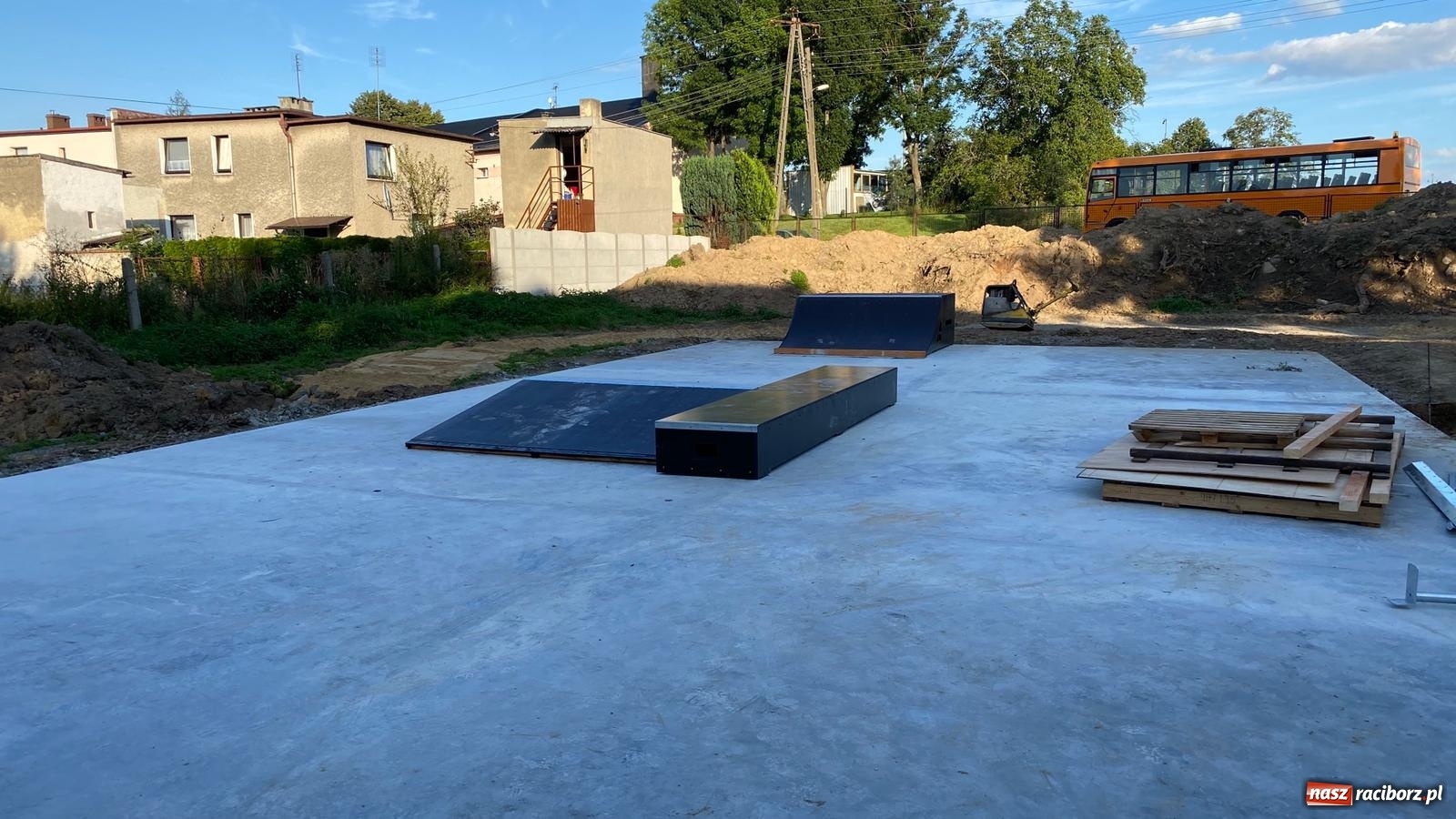 Zdjęcie w galerii na portalu naszraciborz.pl: W Krzanowicach powstaje skatepark i pumptrack [FOTO] wiadomości z regionu