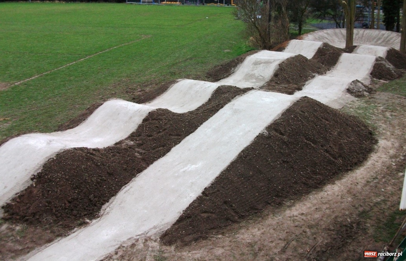 Zdjęcie w galerii na portalu naszraciborz.pl: W Krzanowicach powstaje skatepark i pumptrack [FOTO] wiadomości z regionu