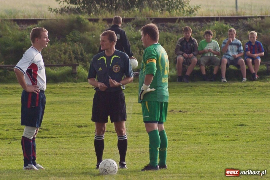 Zdjęcie w galerii na portalu naszraciborz.pl: Tatara uratował punkt dla Cyprzanowa wiadomości z regionu