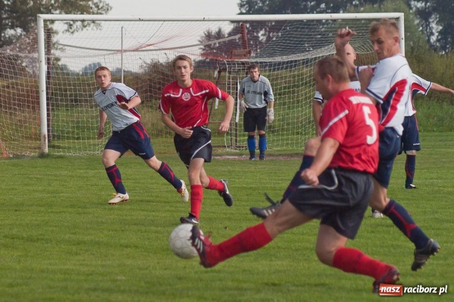 Zdjęcie w galerii na portalu naszraciborz.pl: Tatara uratował punkt dla Cyprzanowa wiadomości z regionu