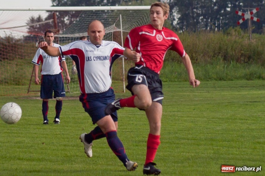 Zdjęcie w galerii na portalu naszraciborz.pl: Tatara uratował punkt dla Cyprzanowa wiadomości z regionu