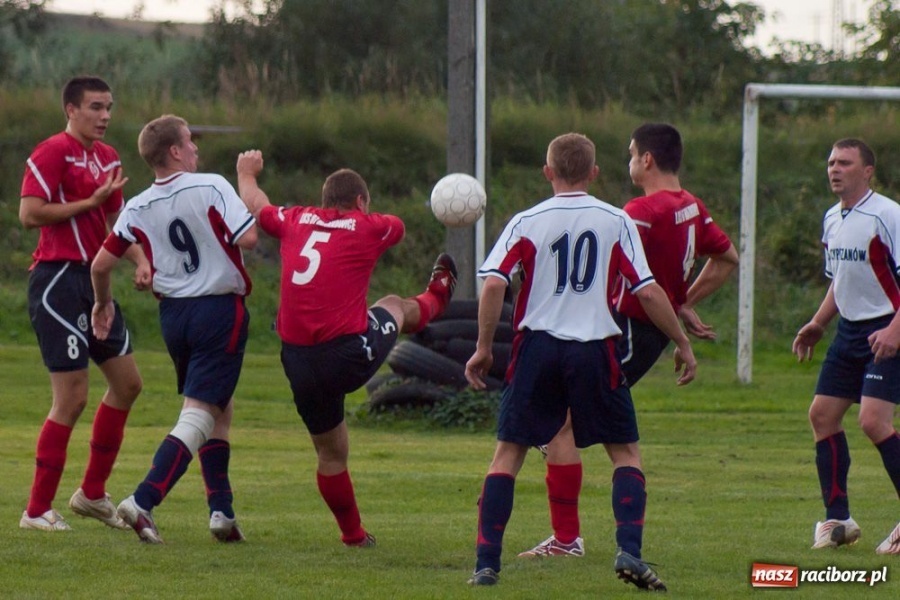 Zdjęcie w galerii na portalu naszraciborz.pl: Tatara uratował punkt dla Cyprzanowa wiadomości z regionu