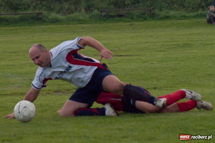 Zdjęcie w galerii na portalu naszraciborz.pl: Tatara uratował punkt dla Cyprzanowa wiadomości z regionu