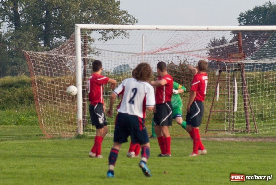 Zdjęcie w galerii na portalu naszraciborz.pl: Tatara uratował punkt dla Cyprzanowa wiadomości z regionu