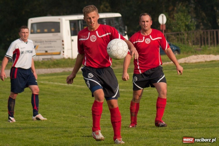 Zdjęcie w galerii na portalu naszraciborz.pl: Tatara uratował punkt dla Cyprzanowa wiadomości z regionu