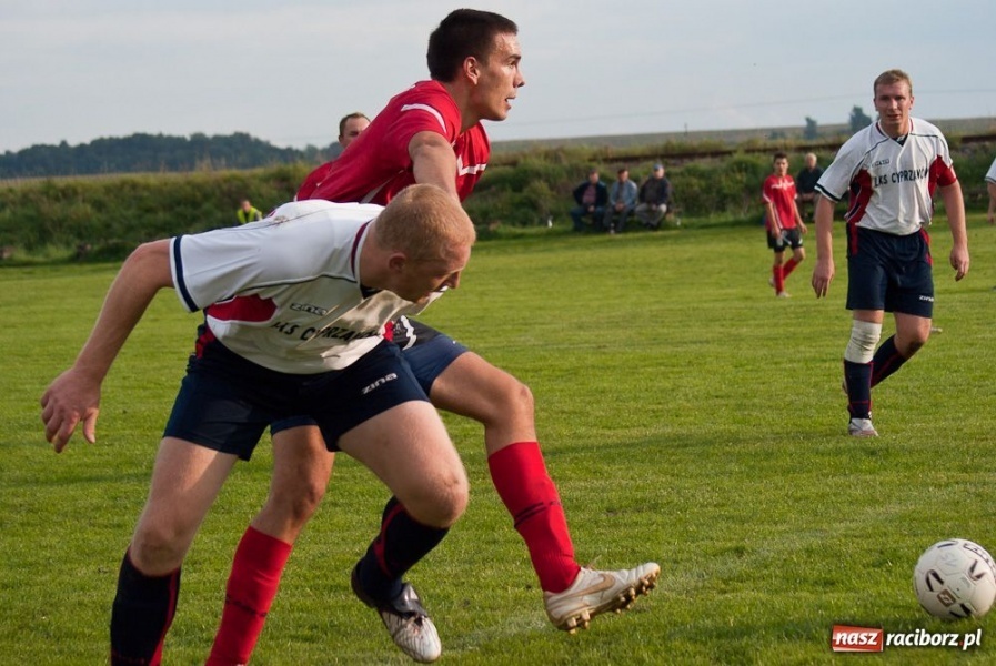Zdjęcie w galerii na portalu naszraciborz.pl: Tatara uratował punkt dla Cyprzanowa wiadomości z regionu