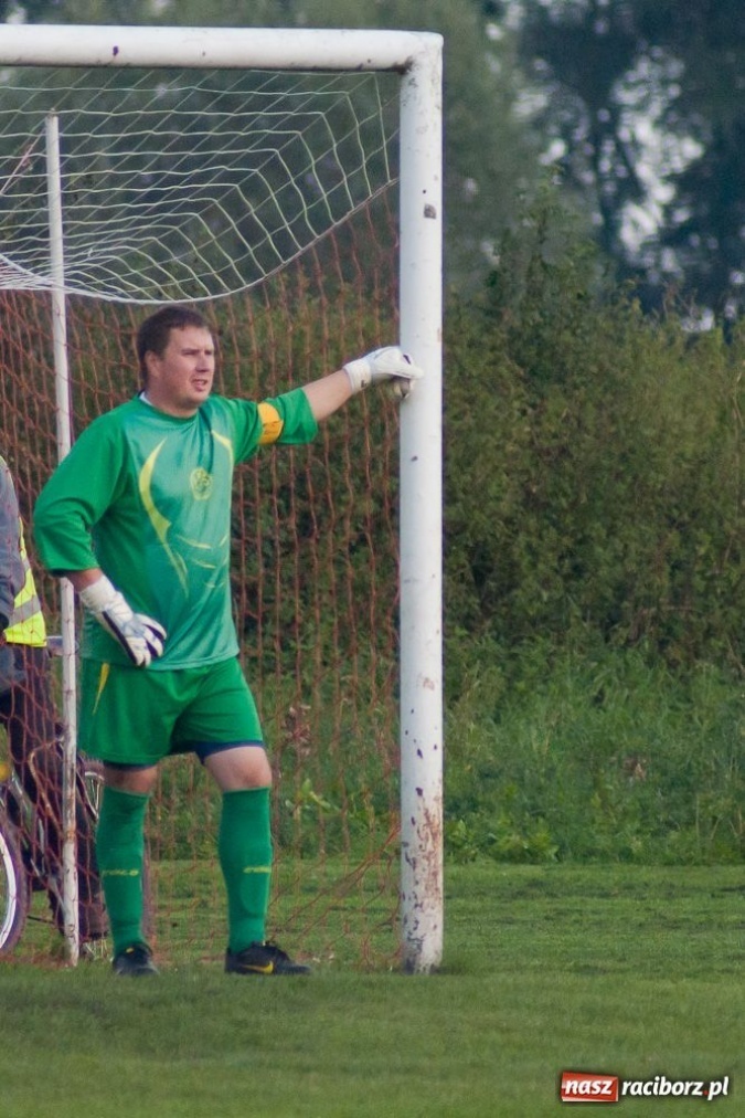 Zdjęcie w galerii na portalu naszraciborz.pl: Tatara uratował punkt dla Cyprzanowa wiadomości z regionu