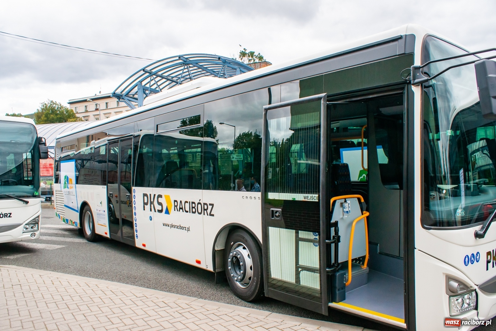 Zdjęcie w galerii na portalu naszraciborz.pl: Powiat wzmocnił flotę raciborskiego PKS [FOTO i WIDEO] wiadomości z regionu