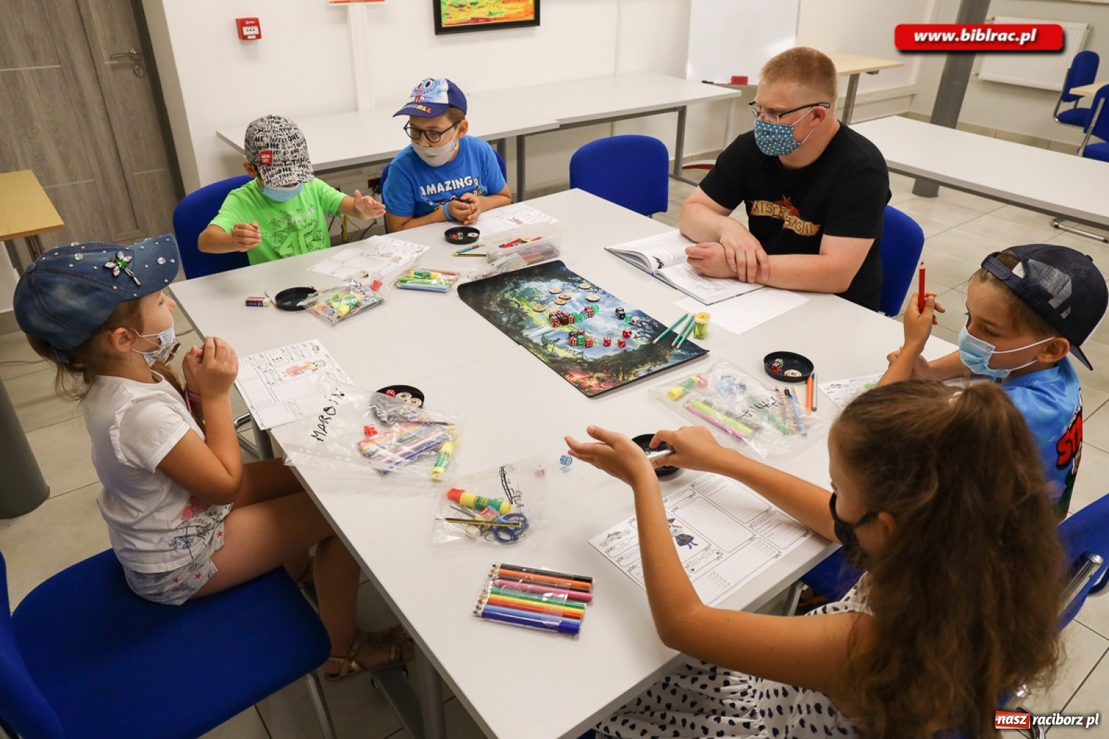 Zdjęcie w galerii na portalu naszraciborz.pl: W raciborskiej bibliotece wszystko gra! wiadomości z regionu