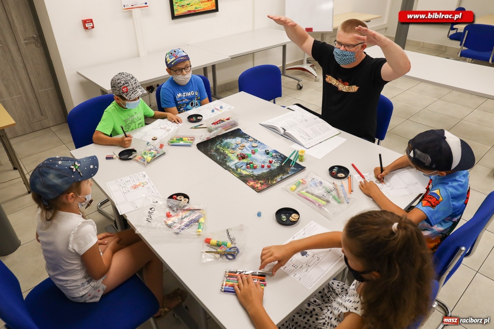 Zdjęcie w galerii na portalu naszraciborz.pl: W raciborskiej bibliotece wszystko gra! wiadomości z regionu