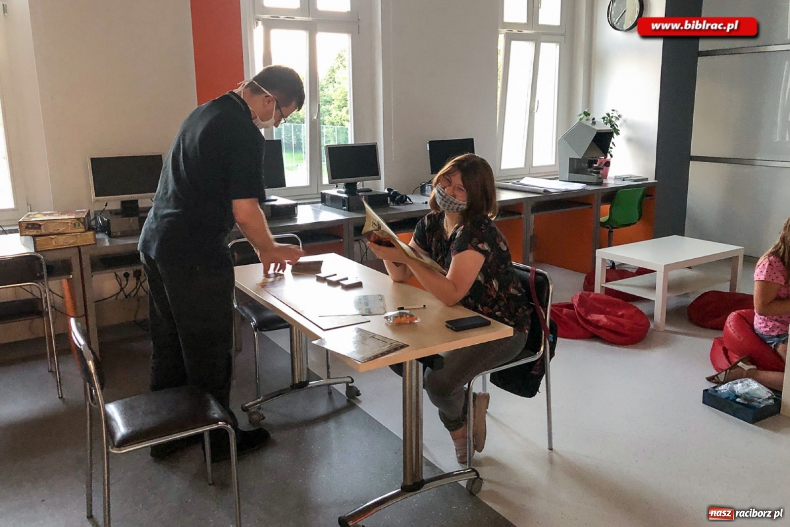 Zdjęcie w galerii na portalu naszraciborz.pl: W raciborskiej bibliotece wszystko gra! wiadomości z regionu