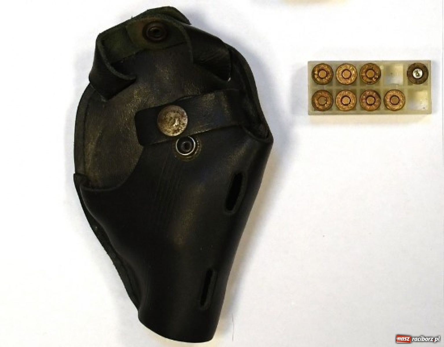 Zdjęcie w galerii na portalu naszraciborz.pl: 35-latek posiadał rewolwer bez zezwolenia wiadomości z regionu