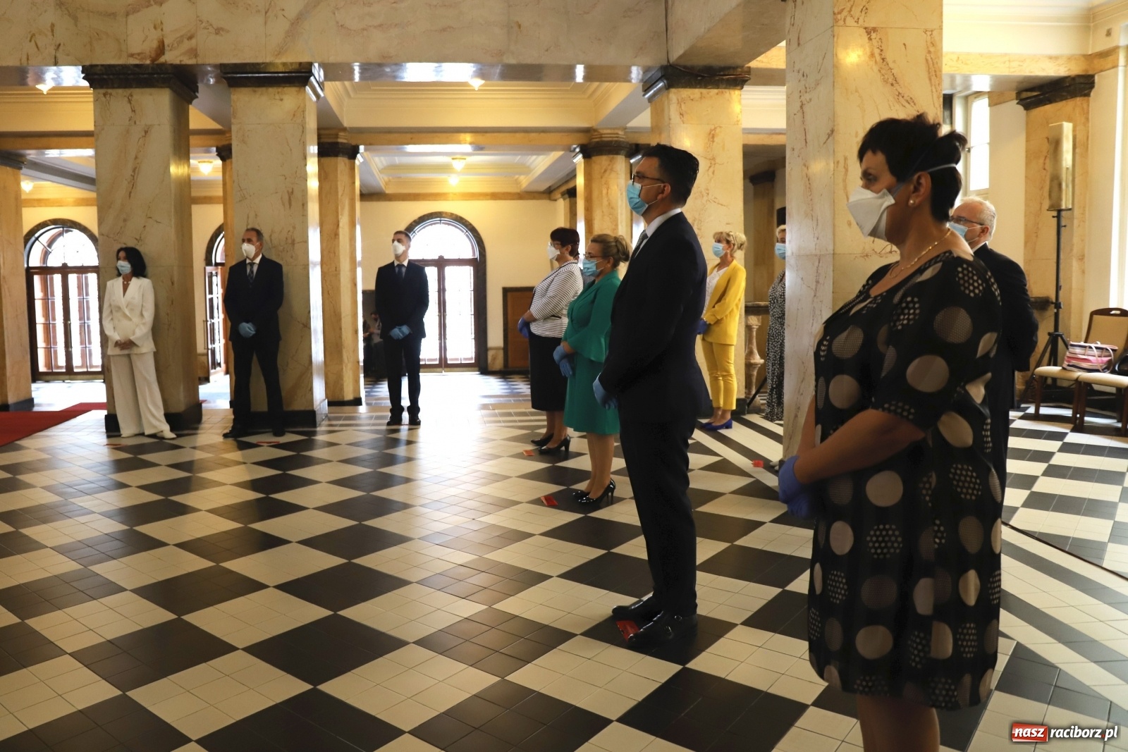 Zdjęcie w galerii na portalu naszraciborz.pl: Pracownicy służby zdrowia uhonorowani  wiadomości z regionu