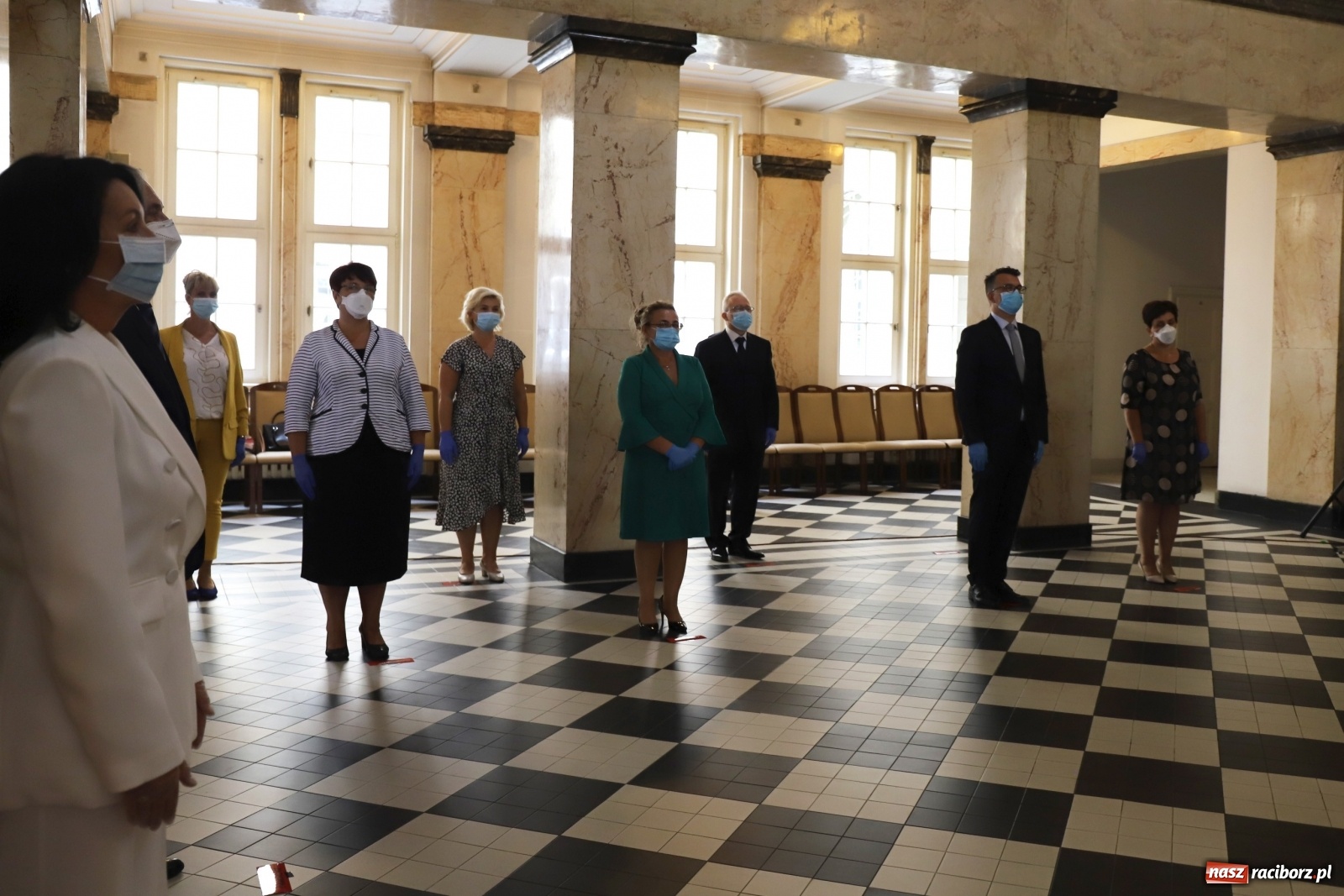 Zdjęcie w galerii na portalu naszraciborz.pl: Pracownicy służby zdrowia uhonorowani  wiadomości z regionu