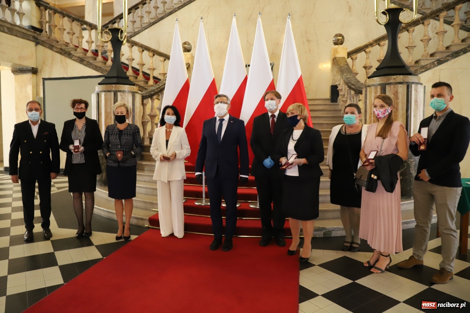 Zdjęcie w galerii na portalu naszraciborz.pl: Pracownicy służby zdrowia uhonorowani  wiadomości z regionu