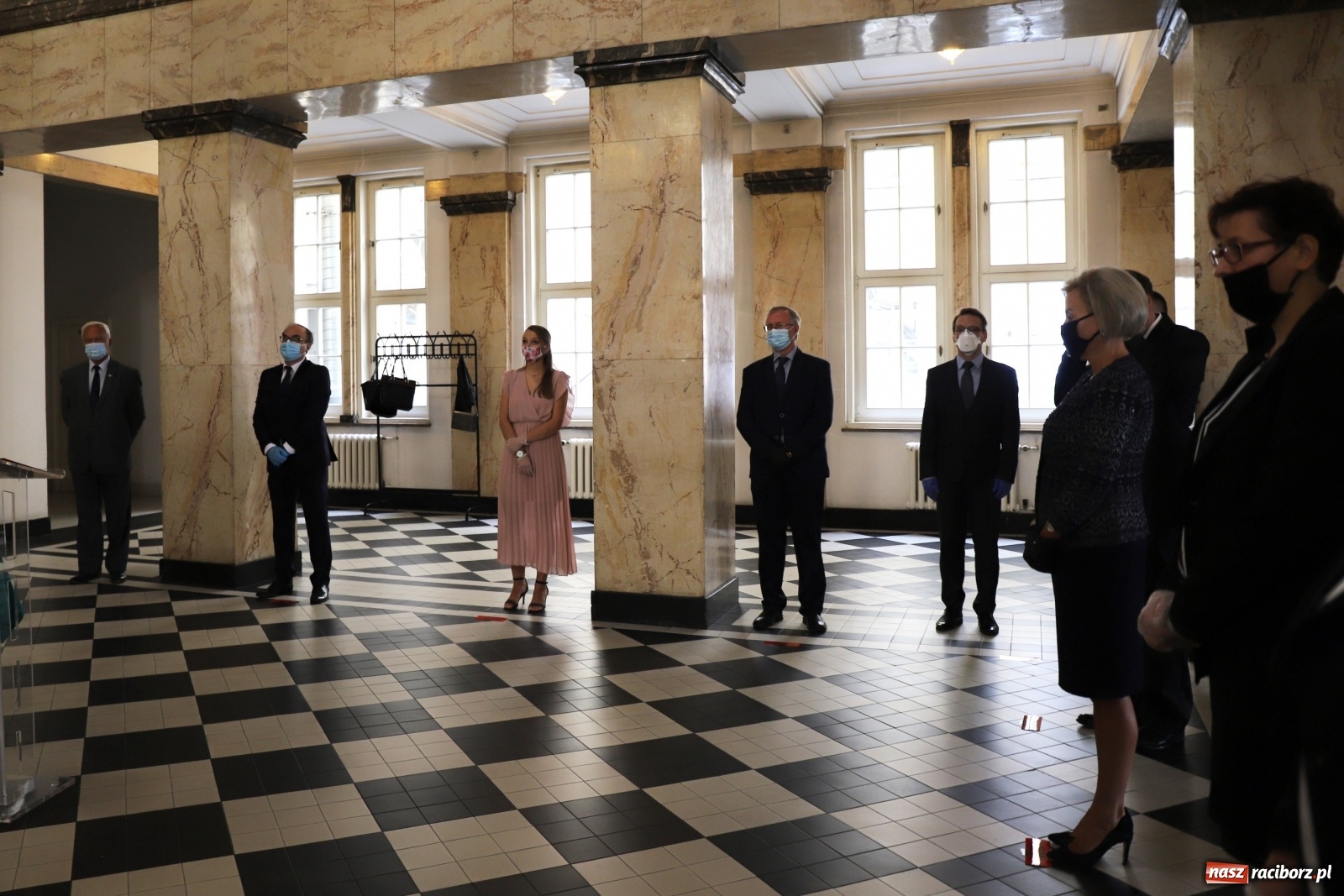 Zdjęcie w galerii na portalu naszraciborz.pl: Pracownicy służby zdrowia uhonorowani  wiadomości z regionu