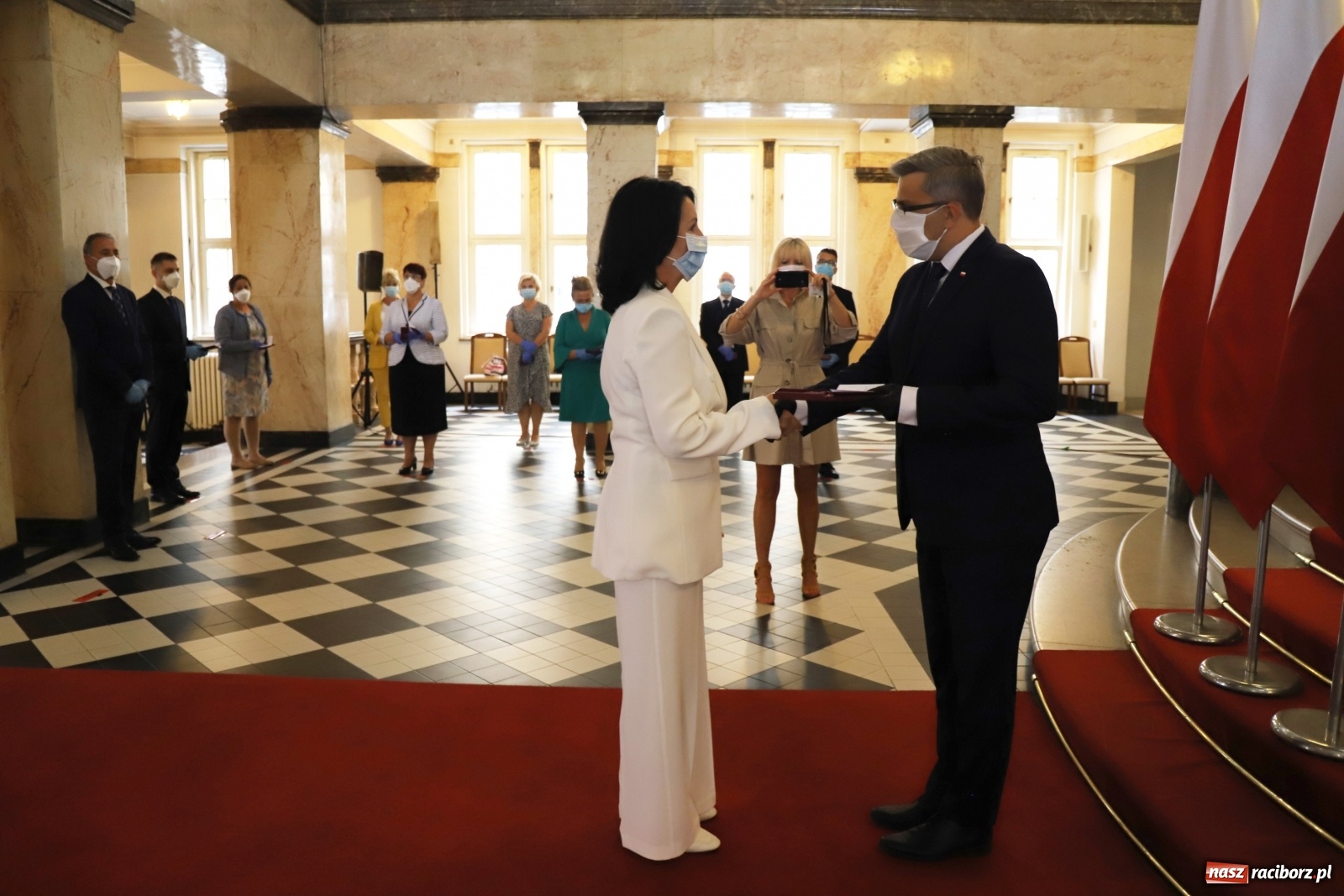 Zdjęcie w galerii na portalu naszraciborz.pl: Pracownicy służby zdrowia uhonorowani  wiadomości z regionu