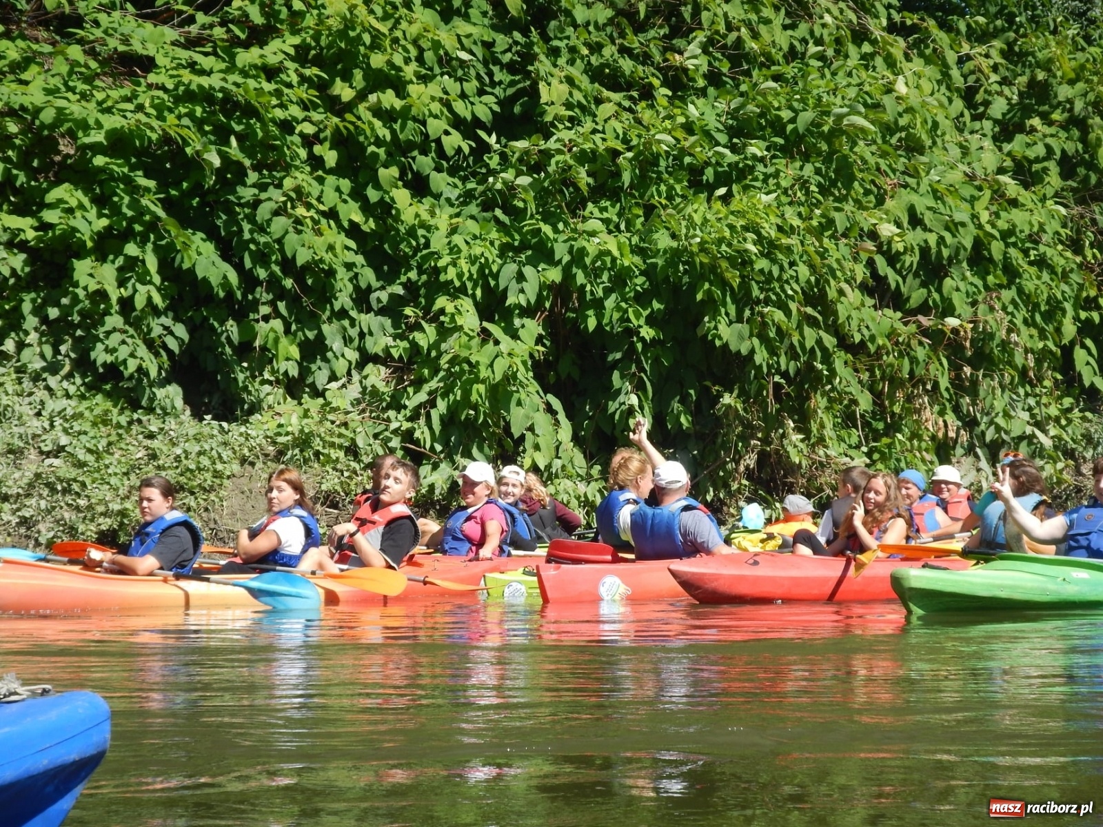 Zdjęcie w galerii na portalu naszraciborz.pl: Spływ kajakowy na koniec wakacji z GCK Nędza  wiadomości z regionu