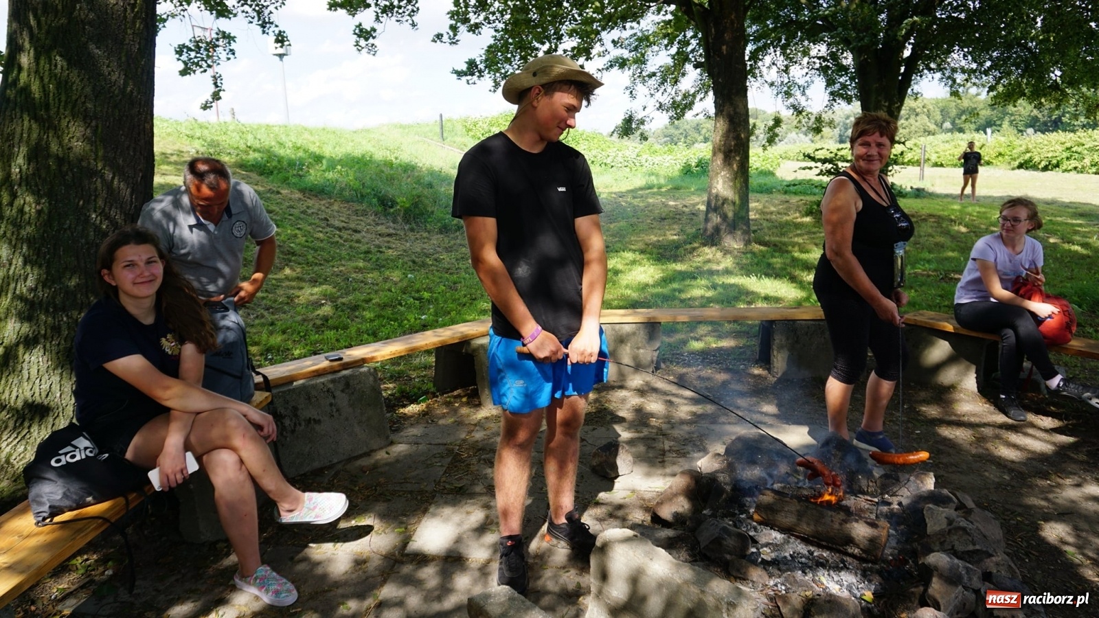 Zdjęcie w galerii na portalu naszraciborz.pl: Spływ kajakowy na koniec wakacji z GCK Nędza  wiadomości z regionu