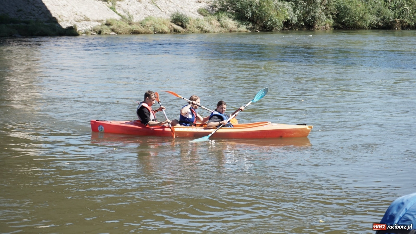 Zdjęcie w galerii na portalu naszraciborz.pl: Spływ kajakowy na koniec wakacji z GCK Nędza  wiadomości z regionu