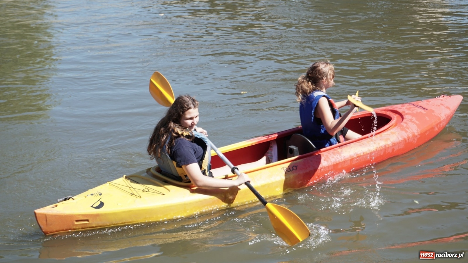 Zdjęcie w galerii na portalu naszraciborz.pl: Spływ kajakowy na koniec wakacji z GCK Nędza  wiadomości z regionu