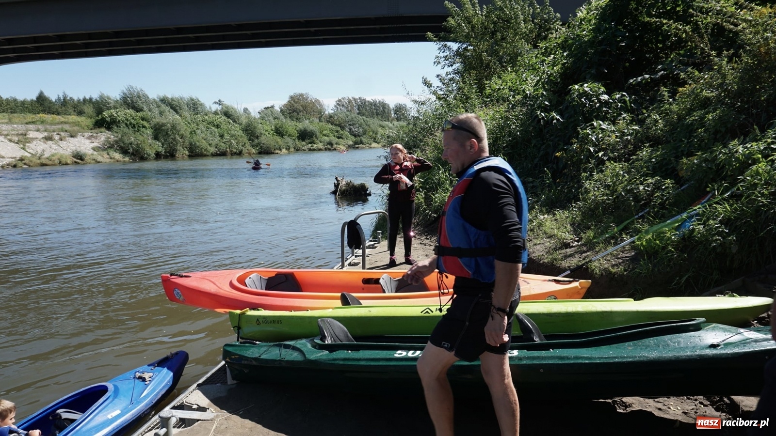 Zdjęcie w galerii na portalu naszraciborz.pl: Spływ kajakowy na koniec wakacji z GCK Nędza  wiadomości z regionu
