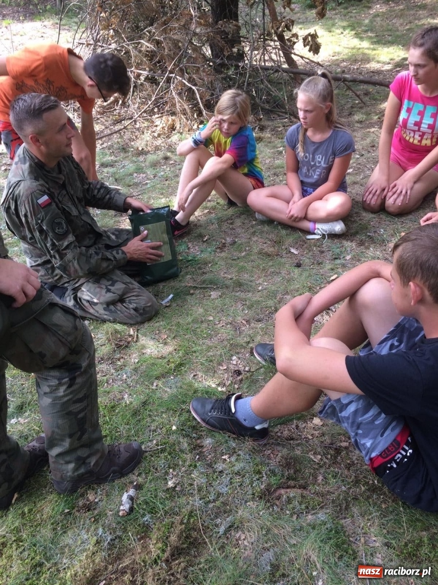 Zdjęcie w galerii na portalu naszraciborz.pl: Obóz wojskowy dla dzieci i młodzieży w Kuźni Raciborskiej [FOTO] wiadomości z regionu
