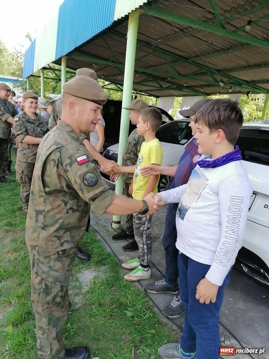 Zdjęcie w galerii na portalu naszraciborz.pl: Obóz wojskowy dla dzieci i młodzieży w Kuźni Raciborskiej [FOTO] wiadomości z regionu