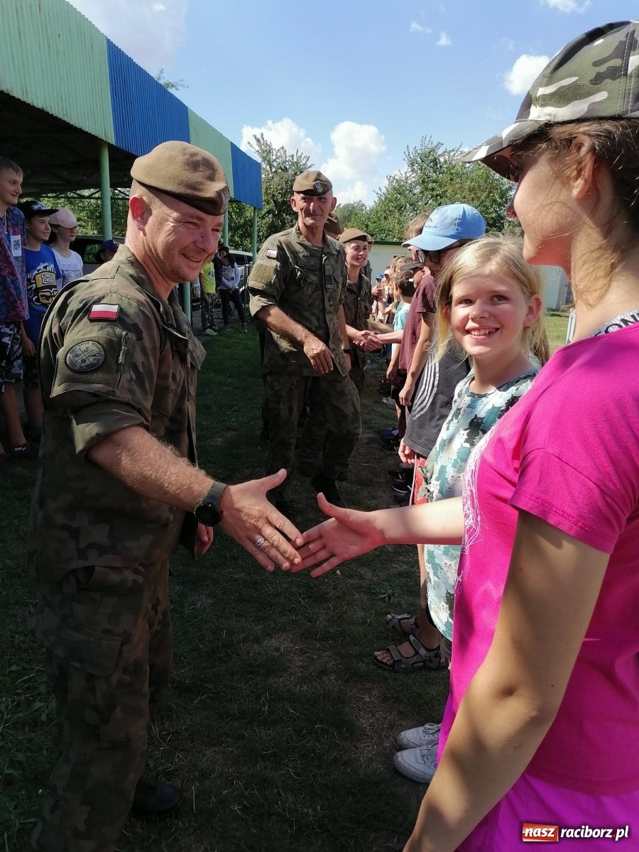 Zdjęcie w galerii na portalu naszraciborz.pl: Obóz wojskowy dla dzieci i młodzieży w Kuźni Raciborskiej [FOTO] wiadomości z regionu