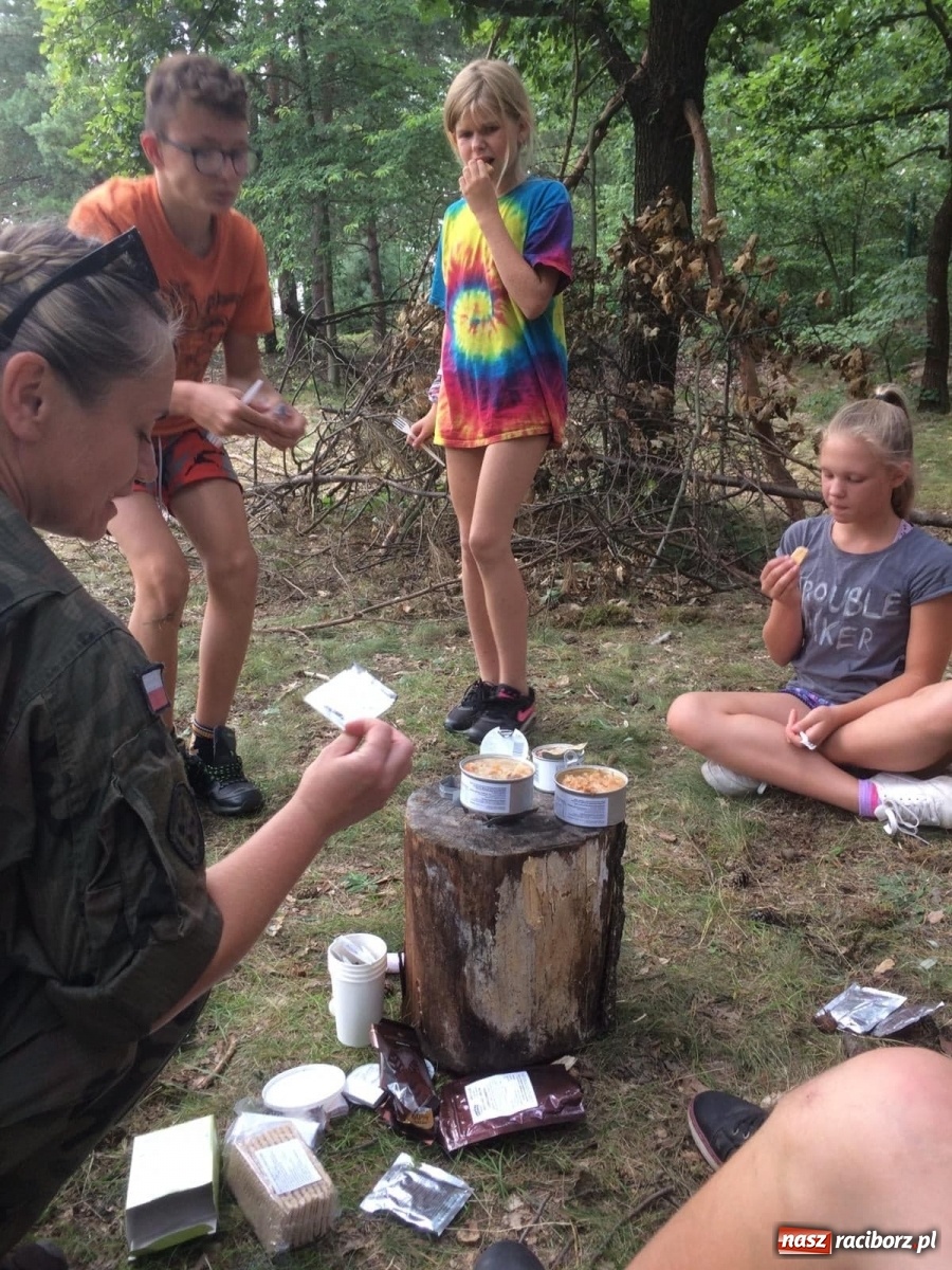 Zdjęcie w galerii na portalu naszraciborz.pl: Obóz wojskowy dla dzieci i młodzieży w Kuźni Raciborskiej [FOTO] wiadomości z regionu