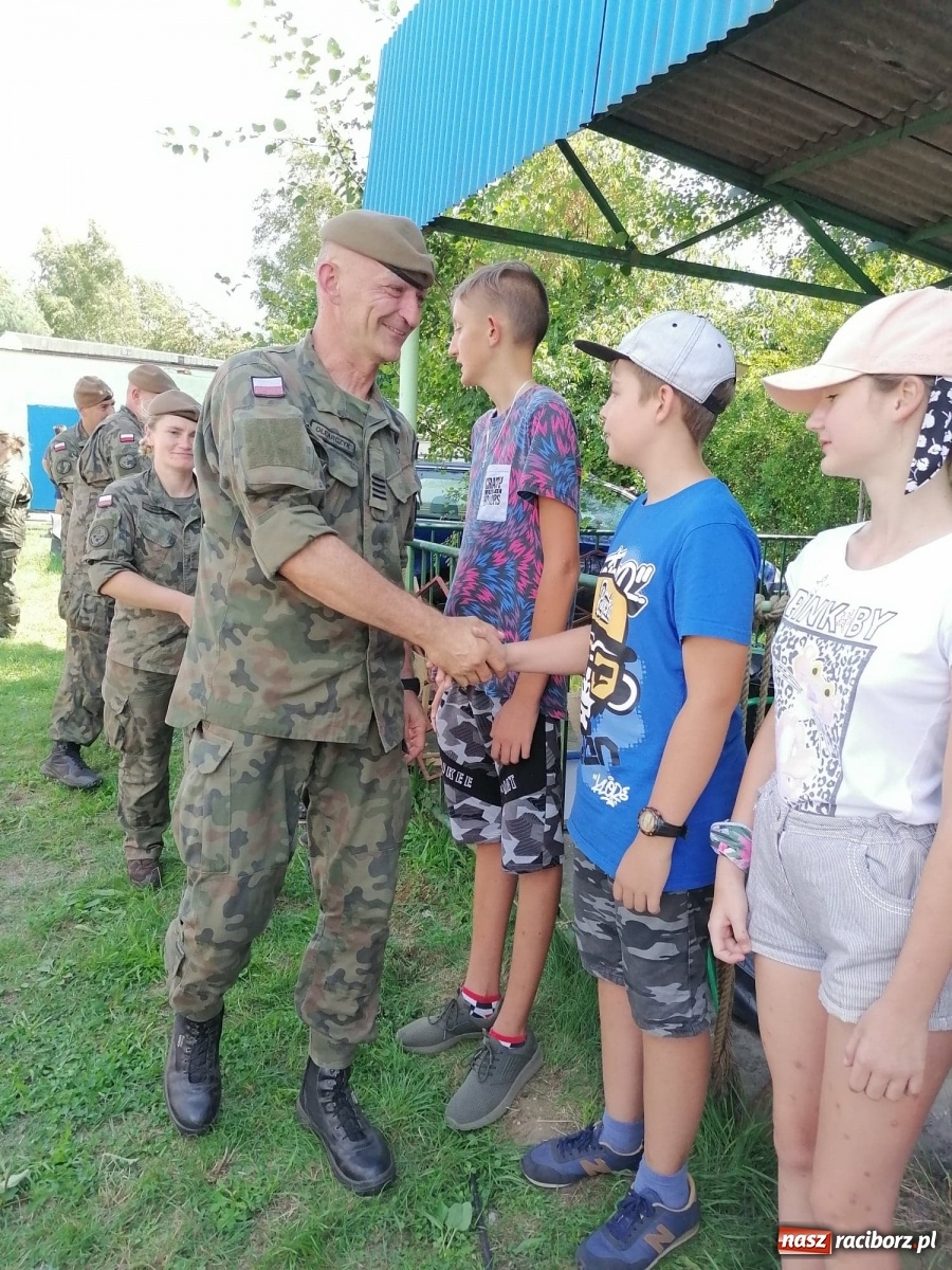 Zdjęcie w galerii na portalu naszraciborz.pl: Obóz wojskowy dla dzieci i młodzieży w Kuźni Raciborskiej [FOTO] wiadomości z regionu