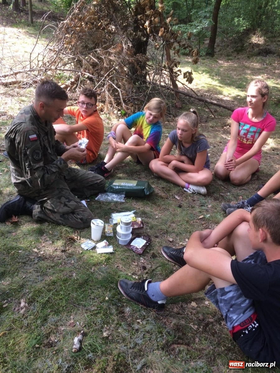 Zdjęcie w galerii na portalu naszraciborz.pl: Obóz wojskowy dla dzieci i młodzieży w Kuźni Raciborskiej [FOTO] wiadomości z regionu