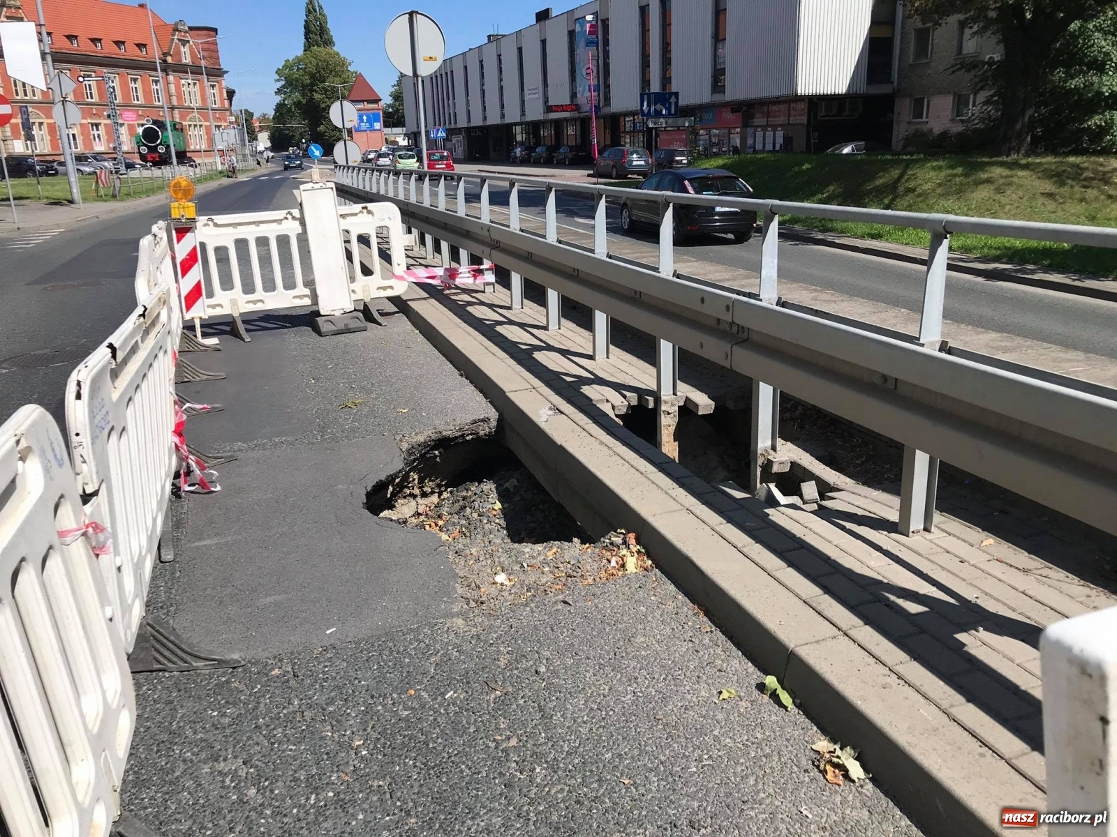 Zdjęcie w galerii na portalu naszraciborz.pl: Od poniedziałku zamkną ul. Kolejową [PLANY OBJAZDÓW] wiadomości z regionu