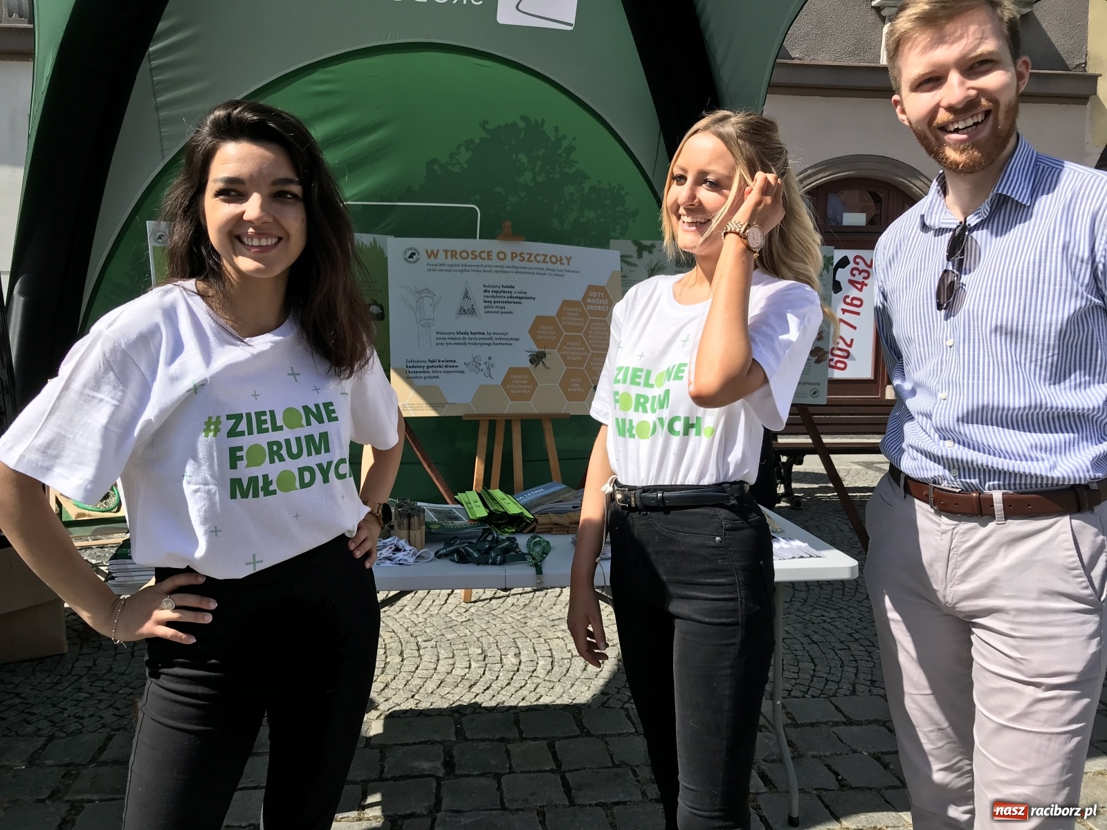 Zdjęcie w galerii na portalu naszraciborz.pl: Młodzieżowa Rada Ekologiczna na raciborskim Rynku  wiadomości z regionu