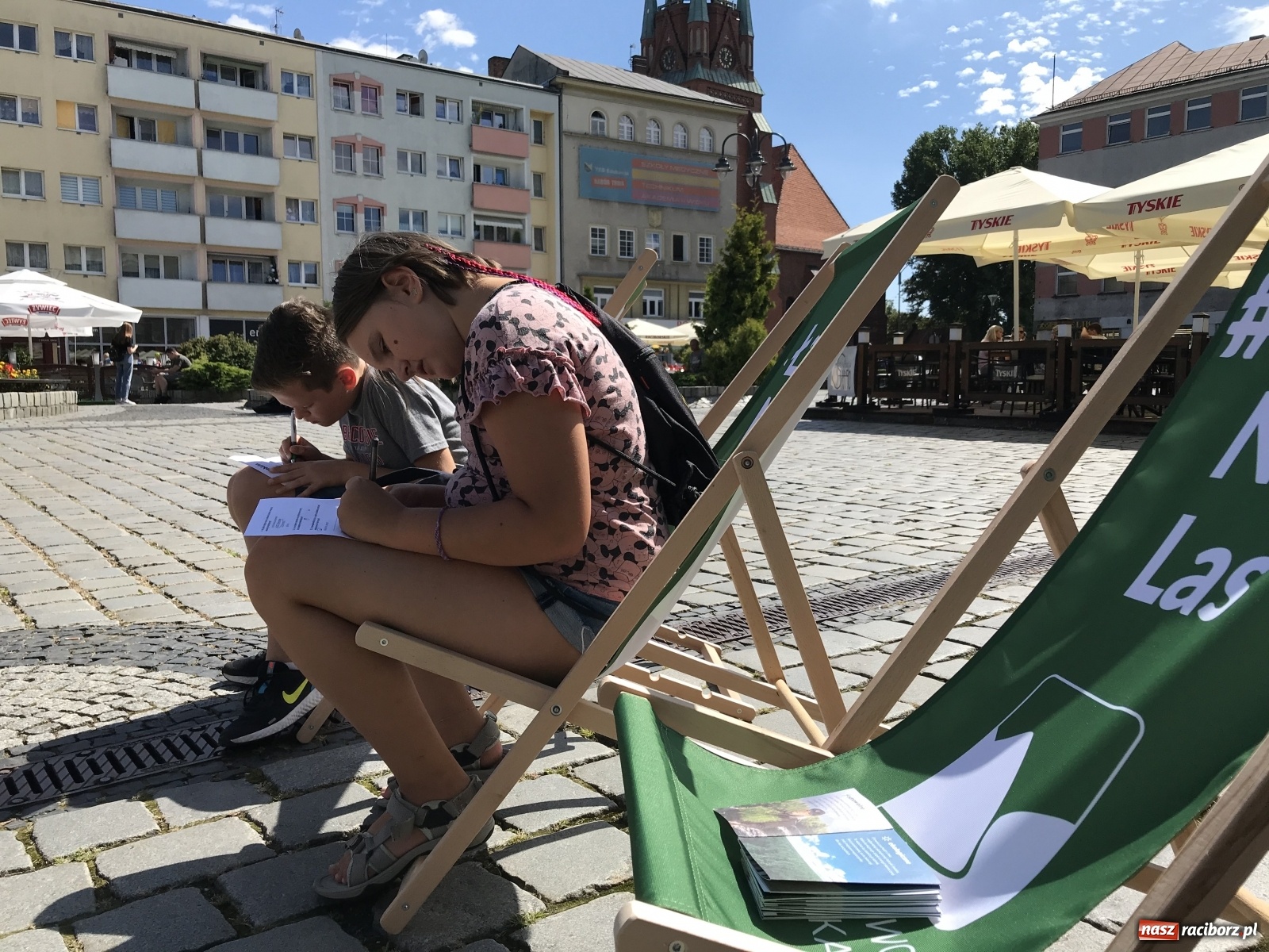 Zdjęcie w galerii na portalu naszraciborz.pl: Młodzieżowa Rada Ekologiczna na raciborskim Rynku  wiadomości z regionu