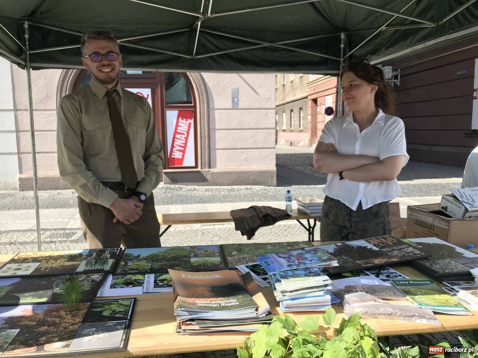 Zdjęcie w galerii na portalu naszraciborz.pl: Młodzieżowa Rada Ekologiczna na raciborskim Rynku  wiadomości z regionu